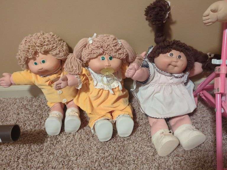 Cabbage Patch Kids Dolls, Qty 4 And Stroller