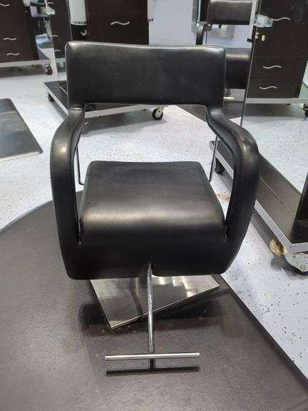 Salon Adjustable Swivel Styling Chair With Anti-Fatigue Floor Mat