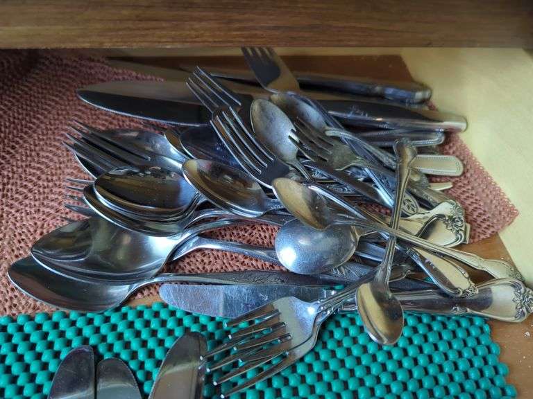 Silverware Sets Including Queen Sense Korean Style Flatware And Various Styles Knives, Forks And Spoons