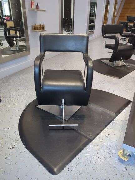 Salon or Barber Chair with Floor Mat