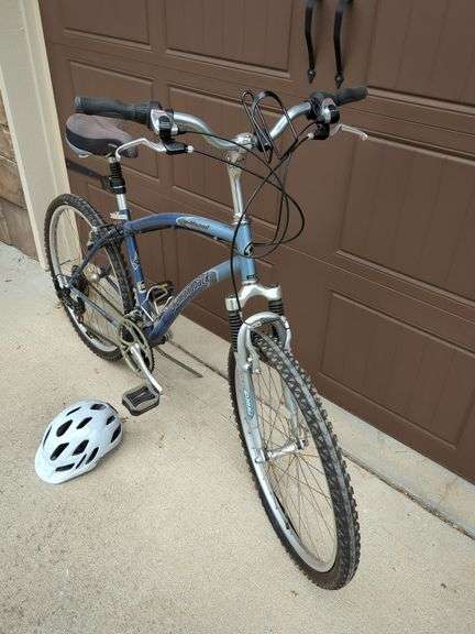 Diamondback Wildwood Hybrid Bike with Helmet