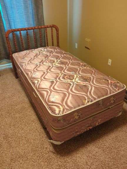 Spindle Twin Bed with Mattress and Box Spring