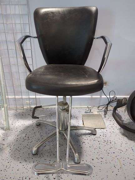 Hydraulic Salon Styling Chair with Black Vinyl Seat