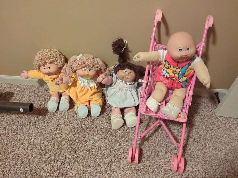 Cabbage Patch Kids Dolls, Qty 4 And Stroller