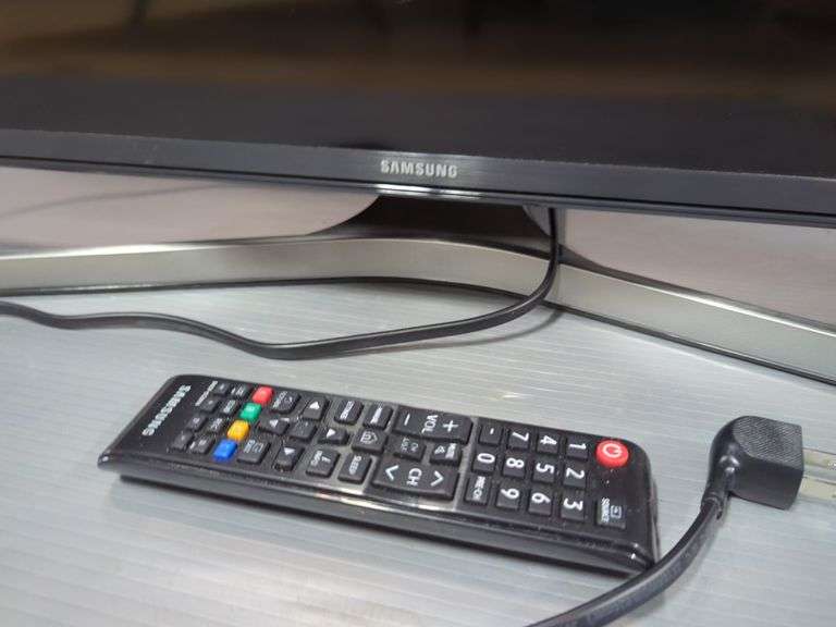Samsung UN40MU6290 40" 4K Ultra HD Smart LED TV with Remote, Powers On