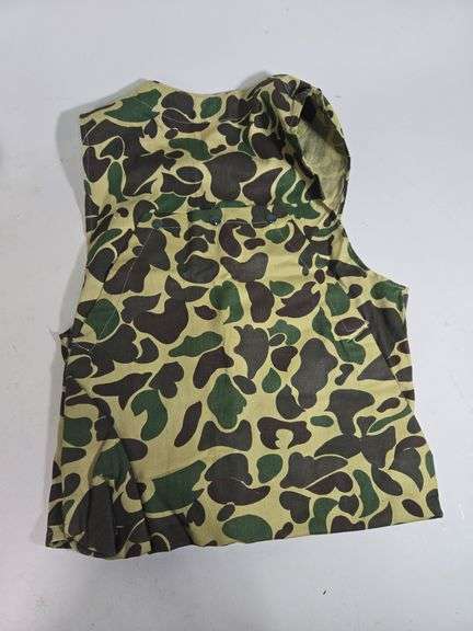 Nesco Camo Hunting Vest Size M, Cleaning Rods, Qty 3, Cleaning Patches, Butt Plate, And .50 Cal Deactivated Shell