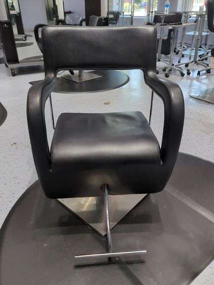 Black Hydraulic Salon Styling Chair with Floor Mat