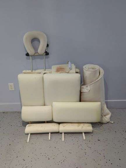 Earthlite Calistoga Portable 27" Massage Table with Accessories