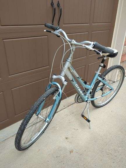 Giant Sedona Ladies' Hybrid Bike, 14" Frame