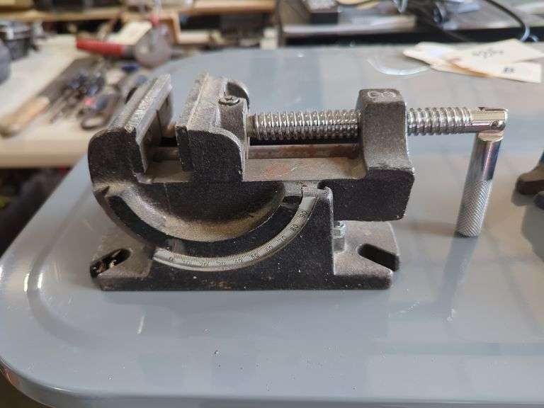 Bench Vise with Angle Adjustment