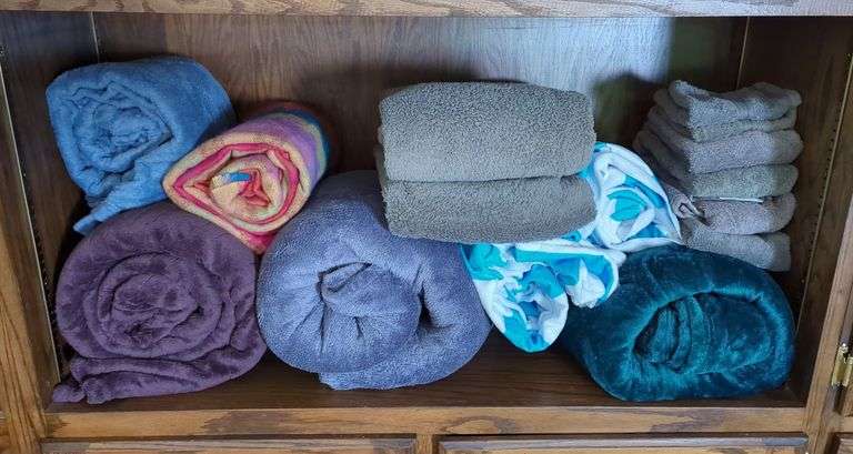 Plush Blankets, Qty 5, Various Colors, Bath and Hand Towels, Various Styles