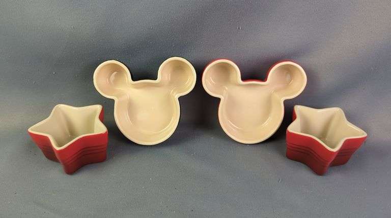 Le Creuset Disney Mickey Mouse, Qty 2, And Star, Qty 2 Ramekins
