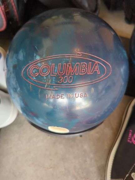 Columbia And Anger Raw Hammer Bowling Balls, Dexter Shoes, Circle Shoes And Bowling Bags, Qty 2