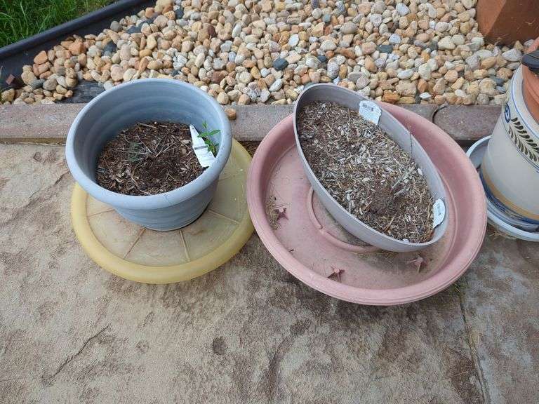 Flower Pots and Planters, Various Styles And Sizes