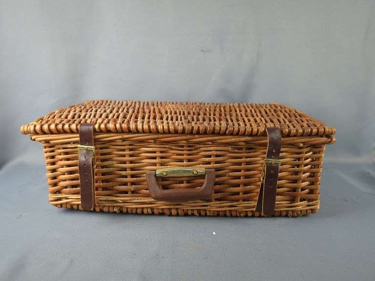 Wicker Picnic Basket Set with Dishes and Cutlery