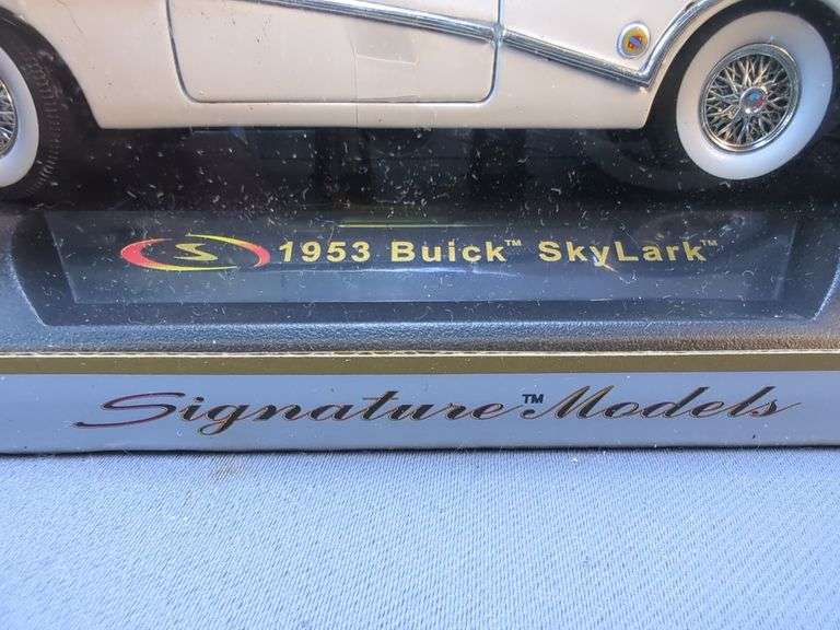 Signature Models 1/32 Scale Car Collection