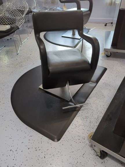 Salon Styling Chair with Floor Mat