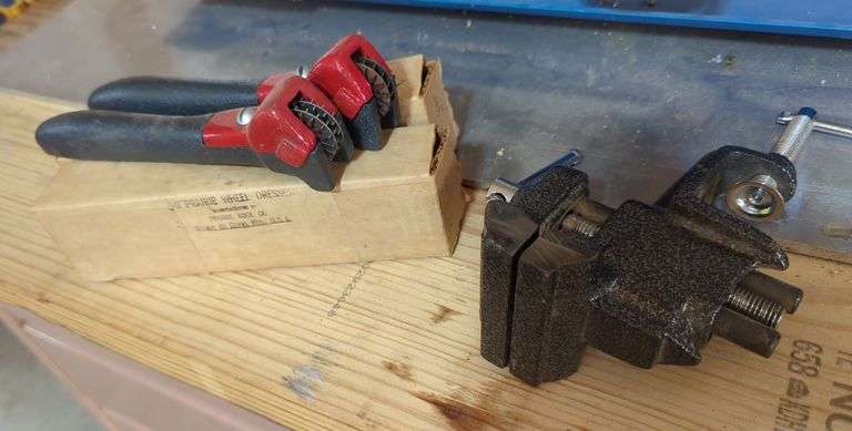 Prairie Wheel Dressers, Qty 4 & Small Vise