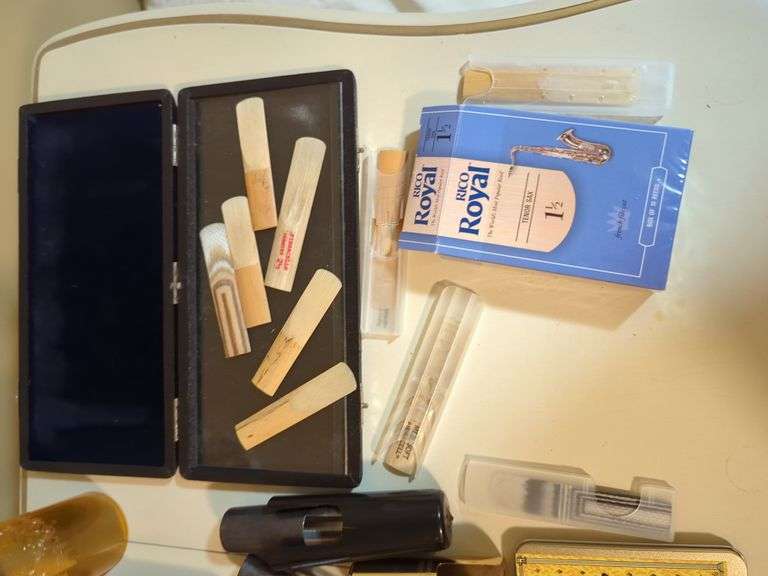 Alto Saxophone Mouthpieces, Ligatures, and Reeds
