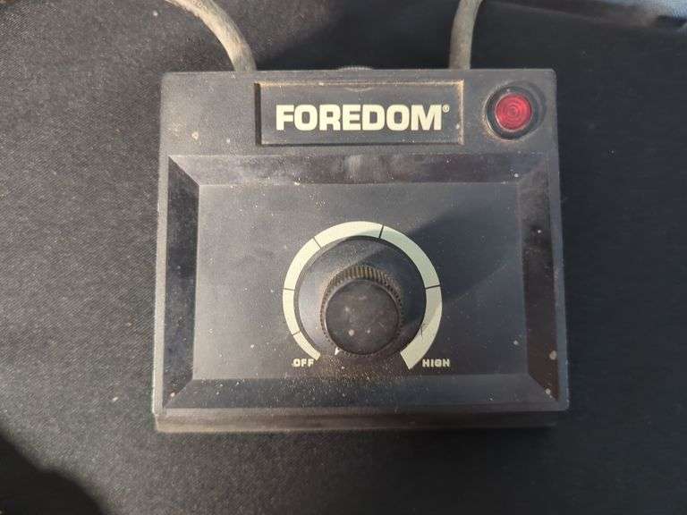 Foredom Series CC .8 Amp Motor With MMC 2-1314 Rotary Checkering Tool, SN# 37A 1737, Max No Load Speed 14000 RPM, With Speed Control And Stand, And Checkered S&W Revolver Grips