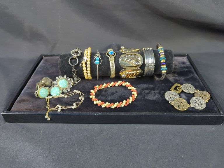 Mixed Lot of Fashion Bracelets, Qty. 11