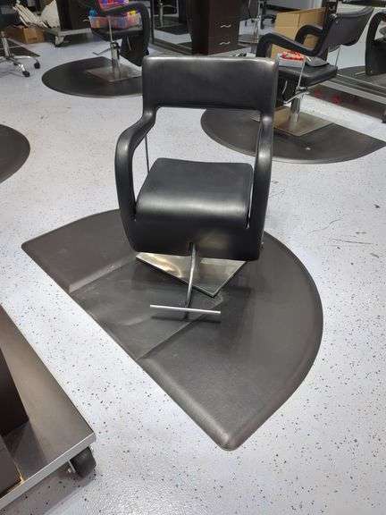 Black Hydraulic Salon Styling Chair with Floor Mat