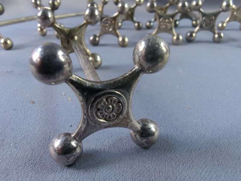 Silver-toned Knife Rests