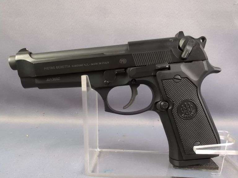 Pietro Beretta/ Beretta USA 92FS  9mm Para  Pistol SN# J01369Z, 2 Total Mags