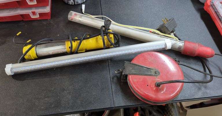 Fluorescent Work Lights And Retractable Extension Cord