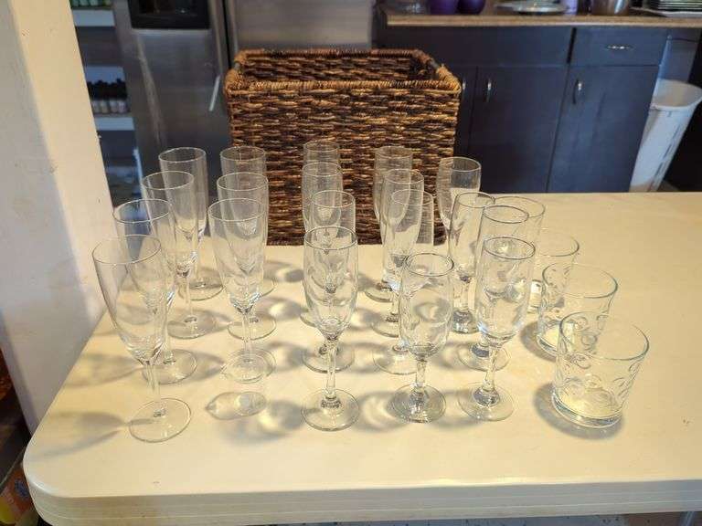 Champagne Flute Glasses with Decorative Basket
