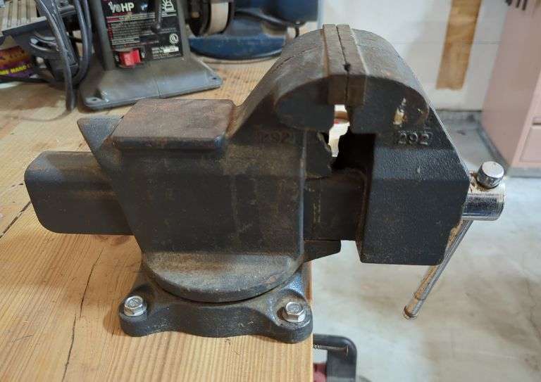 Craftsman 4 1/2" Jaw Bench Vise