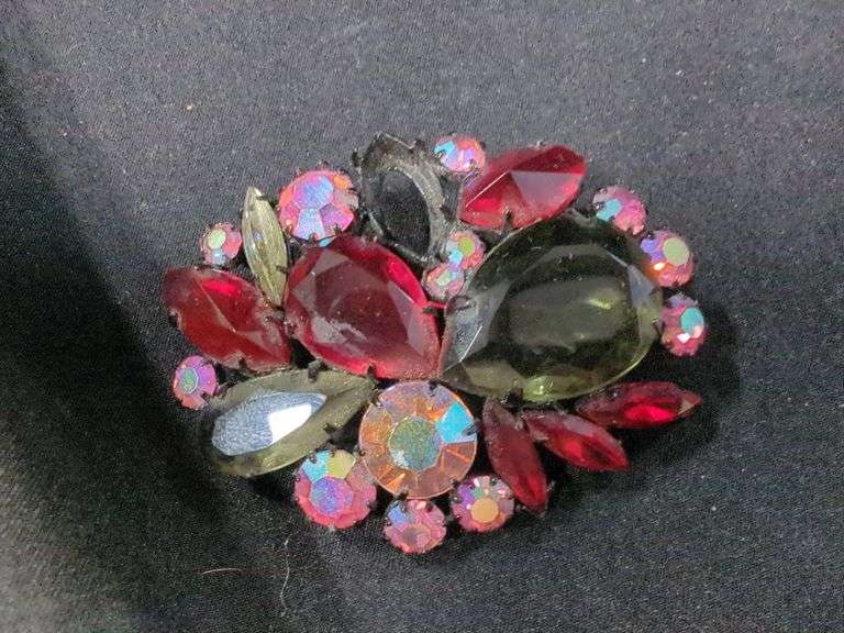 Ladies Beaded Drape Choker And Brooch Assortment