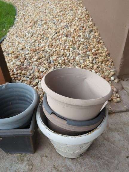 Flower Pots and Planters, Various Styles And Sizes