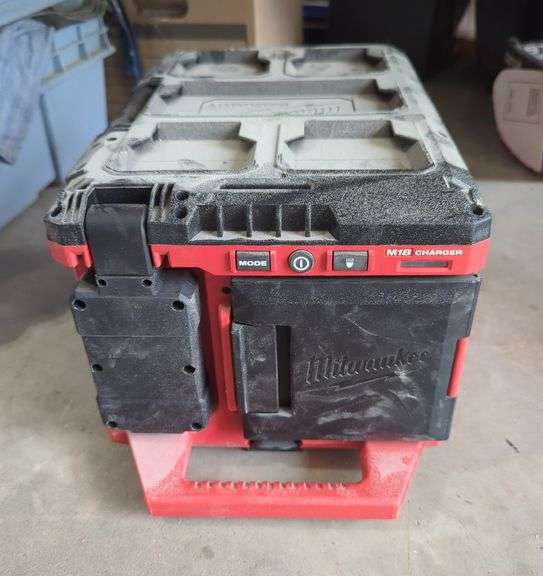 Milwaukee Packout M18 Charger Light