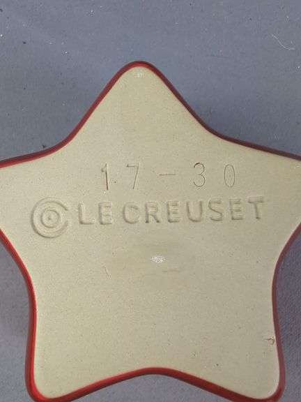Le Creuset Disney Mickey Mouse, Qty 2, And Star, Qty 2 Ramekins