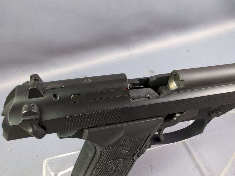 Pietro Beretta/ Beretta USA 92FS  9mm Para  Pistol SN# J01369Z, 2 Total Mags