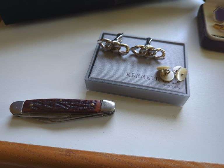 Mens Cufflinks, Tie Clips, Pins and Rings in Storage Box