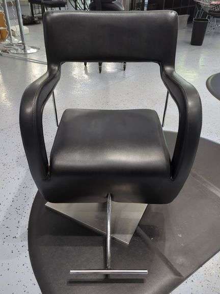 Salon Styling Chair with Floor Mat