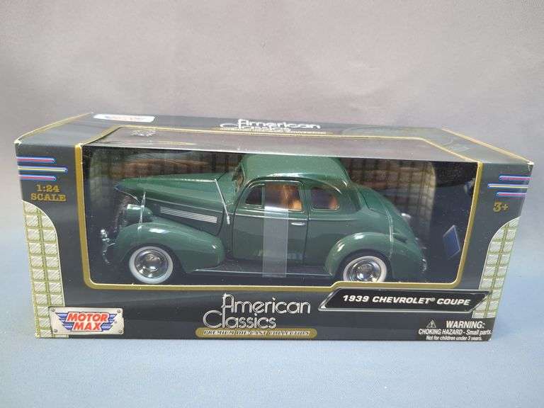Motor Max American Classics Premium Die-Cast Collection: 1939 Chevy Coupe & 1948 Chevy Aerosedan Fleetline