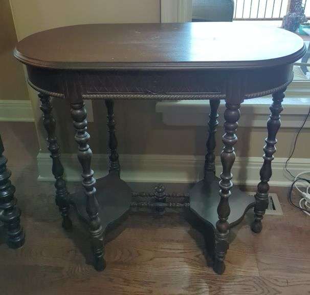 Oval Accent Table With Spool Style Legs