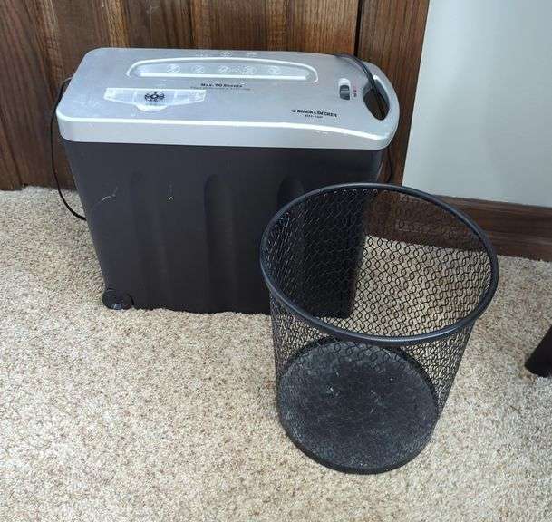 Black & Decker 10-Sheet Paper Shredder With Basket
