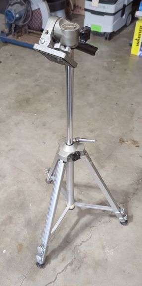 Saber TR-6 Adjustable Tripod Stand