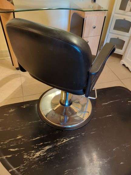 Salon Stylist Swivel Chair with Floor Mat