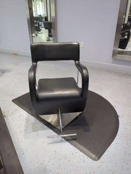 Salon Styling Chair with Floor Mat