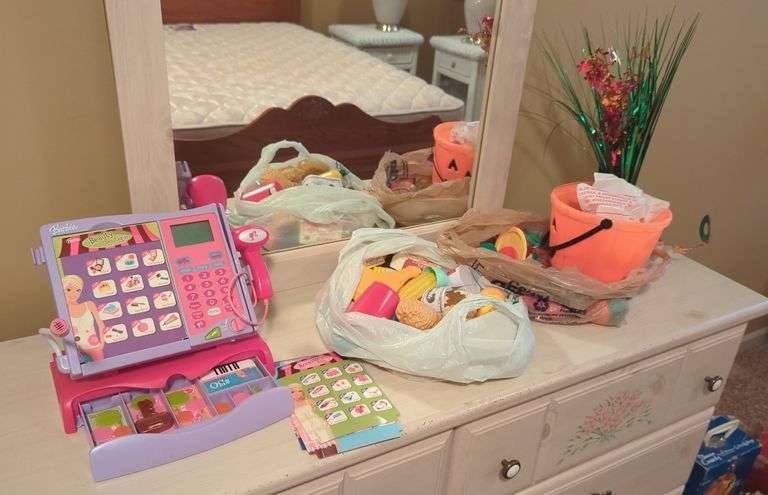 Assorted Toys, Accessories, and Decoratives