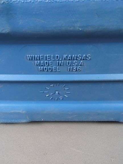 Vintage Rubbermaid Winfield Kansas Model 1136 Liquid Container