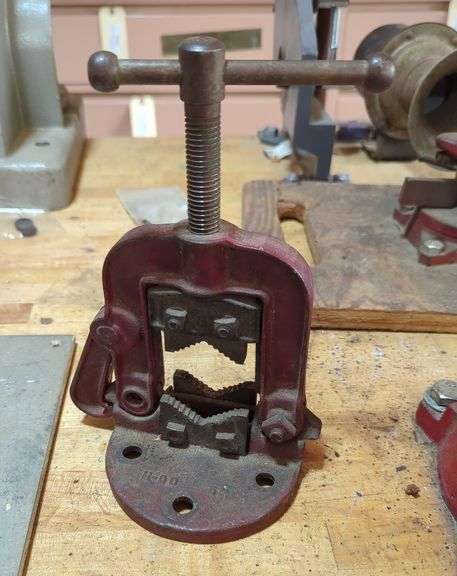Metal Pipe/Rod Vise with Mounting Base