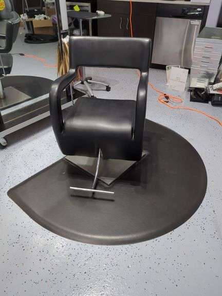 Salon Styling Chair with Floor Mat