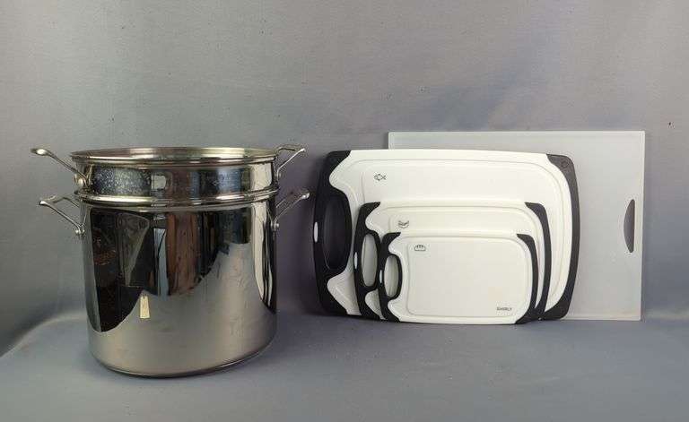 Cuisinart Stock Pot and Smirly Cutting Board Set