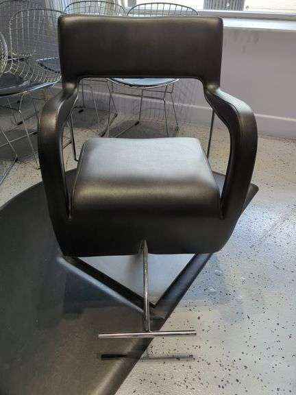 Salon Styling Chair with Floor Mat